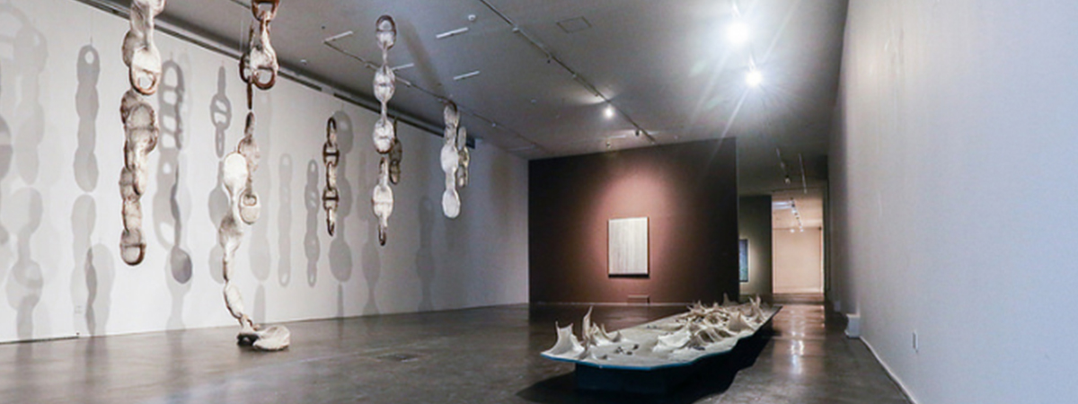 Chains by Liang Shaoji -primary