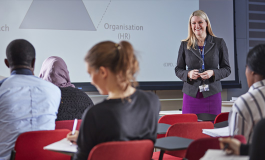 Business School - News - ATD - Meet the Experts Image 530x320 (Lecturer in front of a class)